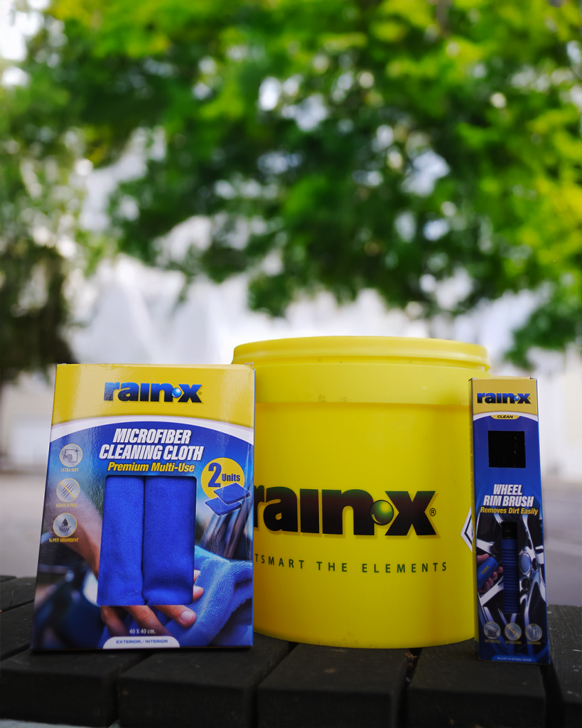 Accessories: microfiber, bucket and wheel rim brush